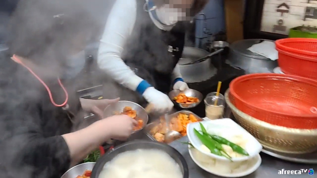 [SNS:판] Busan Pork Soup Restaurant in Live Broadcasting on the Internet