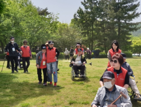 한국건강관리협회 부산동부(동래) 메디체크어머니봉사단,  노인종합복지센터 나들이 봉사활동