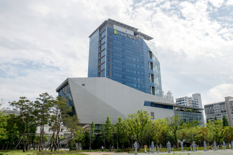 연말까지 부실채권 1조 5000억 원 정리… 기보, 포용금융 확대한다