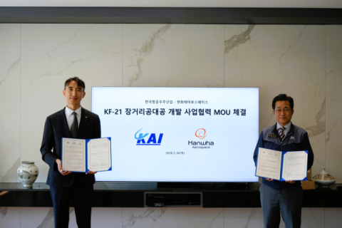 KF-21에 국산 장거리 공대공 유도탄 단다…한화-KAI 협력