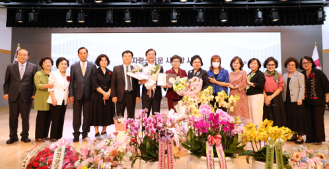 전재수 부산시장(좌측 7번째), 조정희 (사)한국여성소비자연합 부산지회 회장(좌측 8번째)