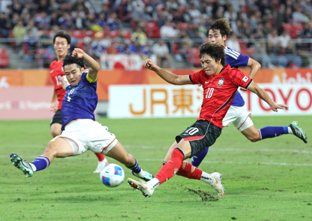 3일 일본 아이치현 도요타 스타디움에서 열린 2026 아이치·나고야 아시안게임 남자 축구 대한민국과 일본의 결승. 한국 배준호가 슛을 하고 있다. 연합뉴스