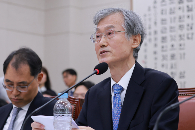 조희대 대법원장이 6일 국회 법제사법위원회에서 열린 대법원 등에 대한 국정감사에서 법사위원 질문에 답하고 있다. 연합뉴스