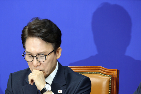 ‘소방 빨대·쭉쭉’에 김민석 사과… 국힘 “김민석도 갑질·민폐”