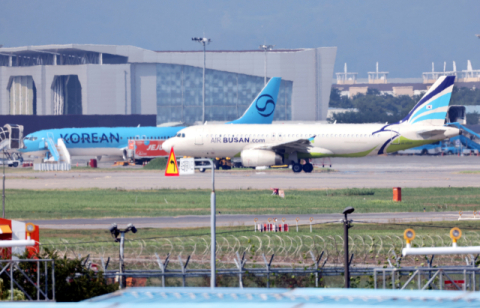 ‘지방공항 활성화’ 헛구호… 국내선 운항 횟수 오히려 줄었다