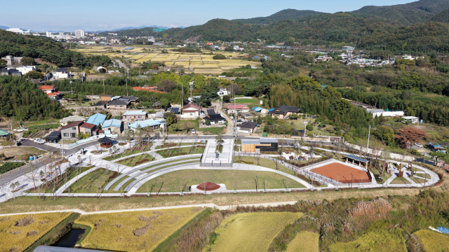 최근 준공된 양산 삼장수 형제를 테마로 한 ‘삼장수마을 관광화자원 사업’ 전경. 양산시 제공