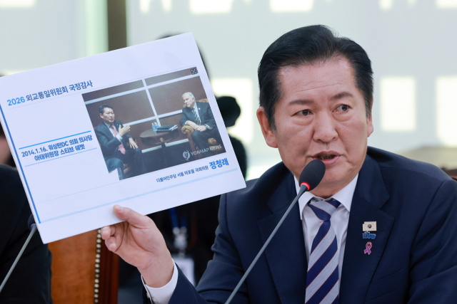 27일 국회 외교통일위원회에서 열린 외교부, 통일부 등에 대한 종합감사에서 더불어민주당 정청래 의원이 미국 비자를 발급받지 못해 미주반 국정감사에 합류하지 못한 것과 관련해 신상 발언하고 있다. 연합뉴스