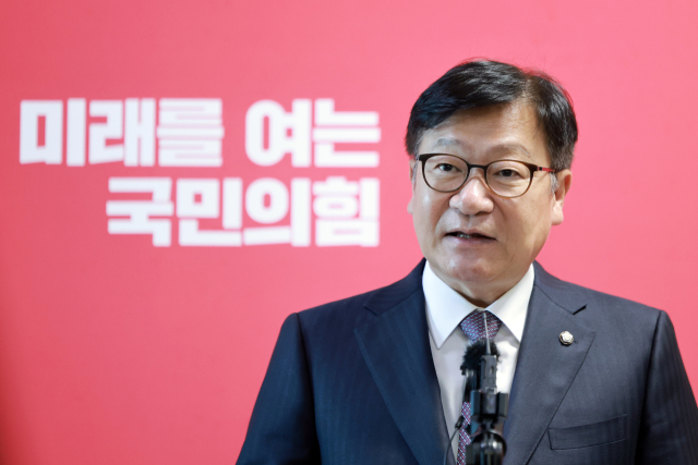 국민의힘 정점식 원내대표가 27일 국회에서 더불어민주당이 이날 의원총회를 통해 조희대 대법원장에 대해 제기된 각종 의혹들의 진상을 규명할 국정조사를 실시하기로 결정한 것과 관련해 입장을 밝히고 있다. 연합뉴스